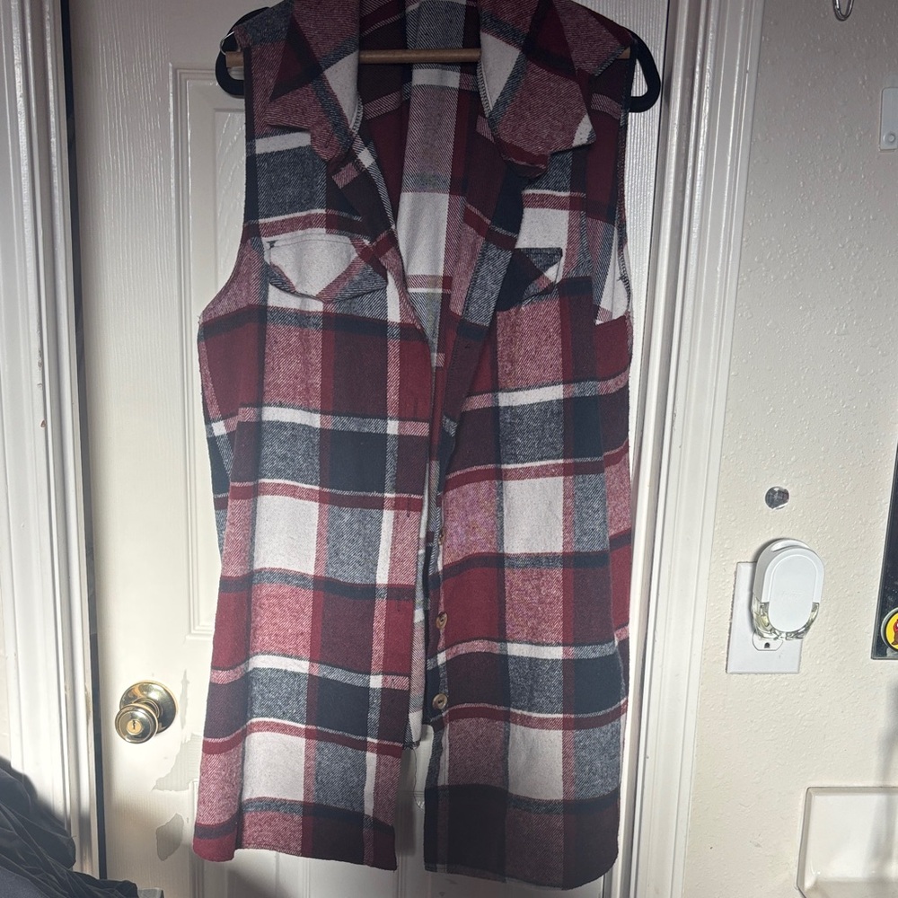 Avenue Red and Black Plaid Sleeveless Top
